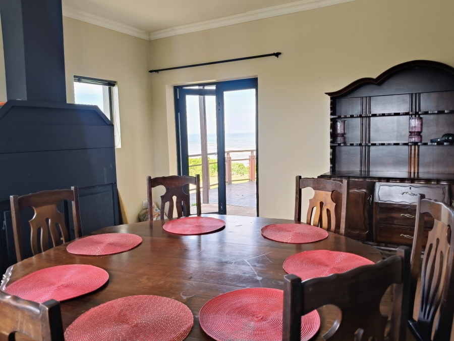 6 Bedroom Property for Sale in Paradise Beach Eastern Cape